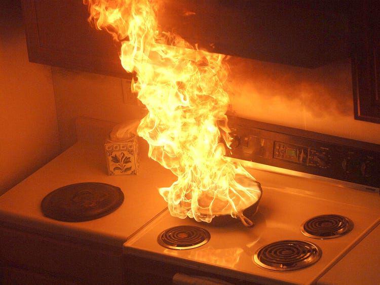 Inilah 6 Cara Efektif Mencegah Kebakaran saat Memasak di Dapur