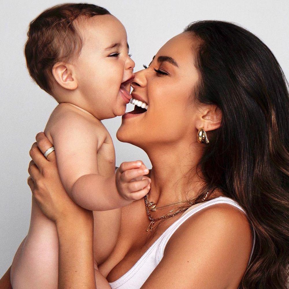 instagram.com/shaymitchell