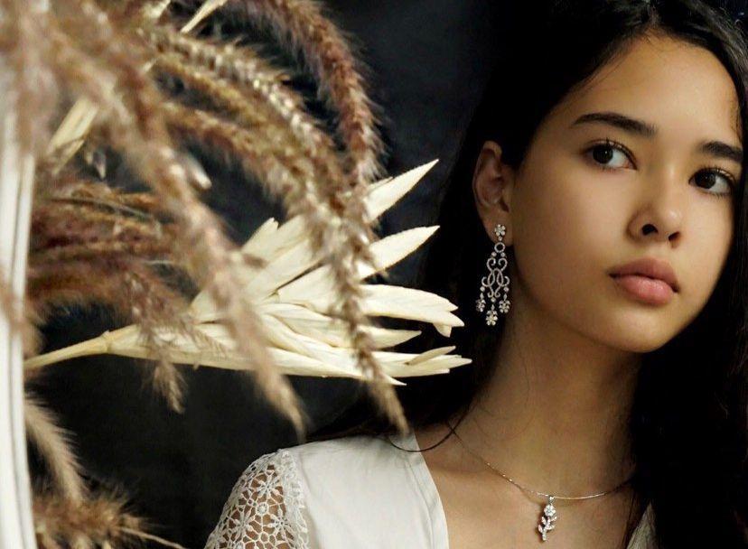 10 Pesona Chanella Leslie, Anak Tiri Cut Tary yang Gak Kalah Menawan!