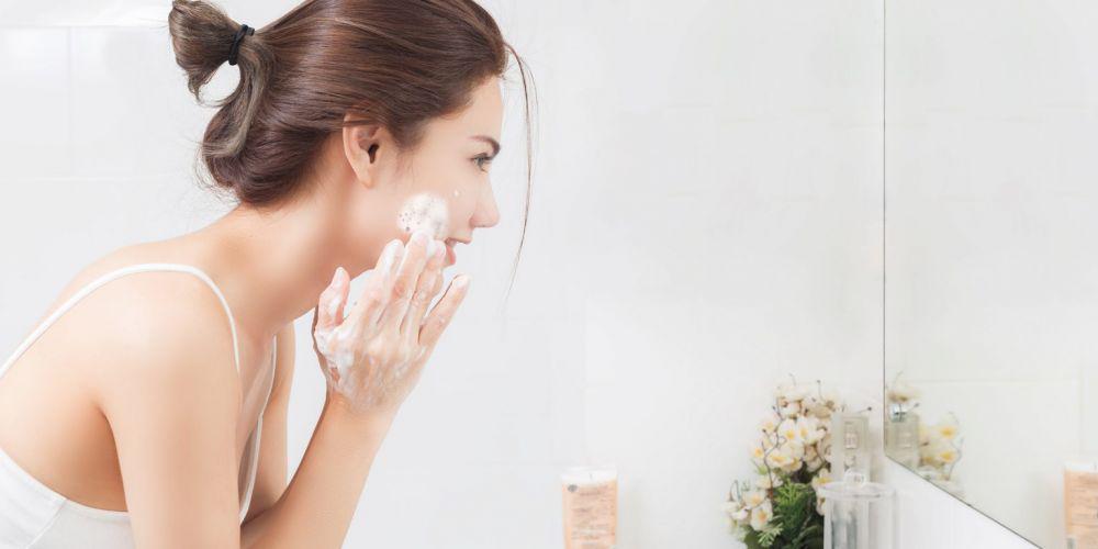 5 Manfaat Low pH Facial Cleanser yang Perlu Kamu Ketahui