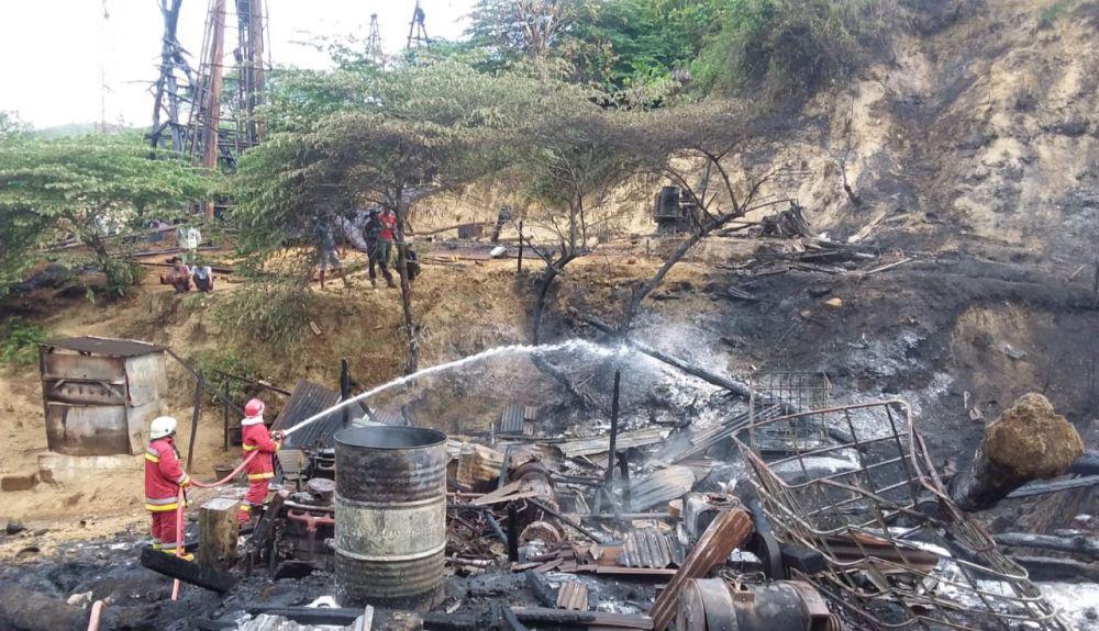 komplek pertambangan sumur tua yang berada di Desa Wonocolo, Kecamatan Kedewan, Kabupaten Bojonegoro ludes terbakar. IDN Times/Dok. Damkar Bojonegoro