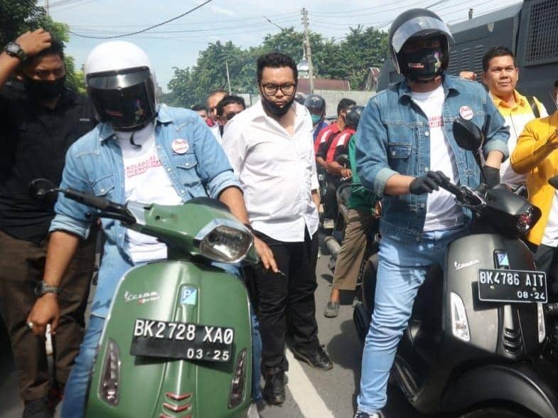 Bobby dan Aulia kendarai vespa (Dok.IDN Times/istimewa)