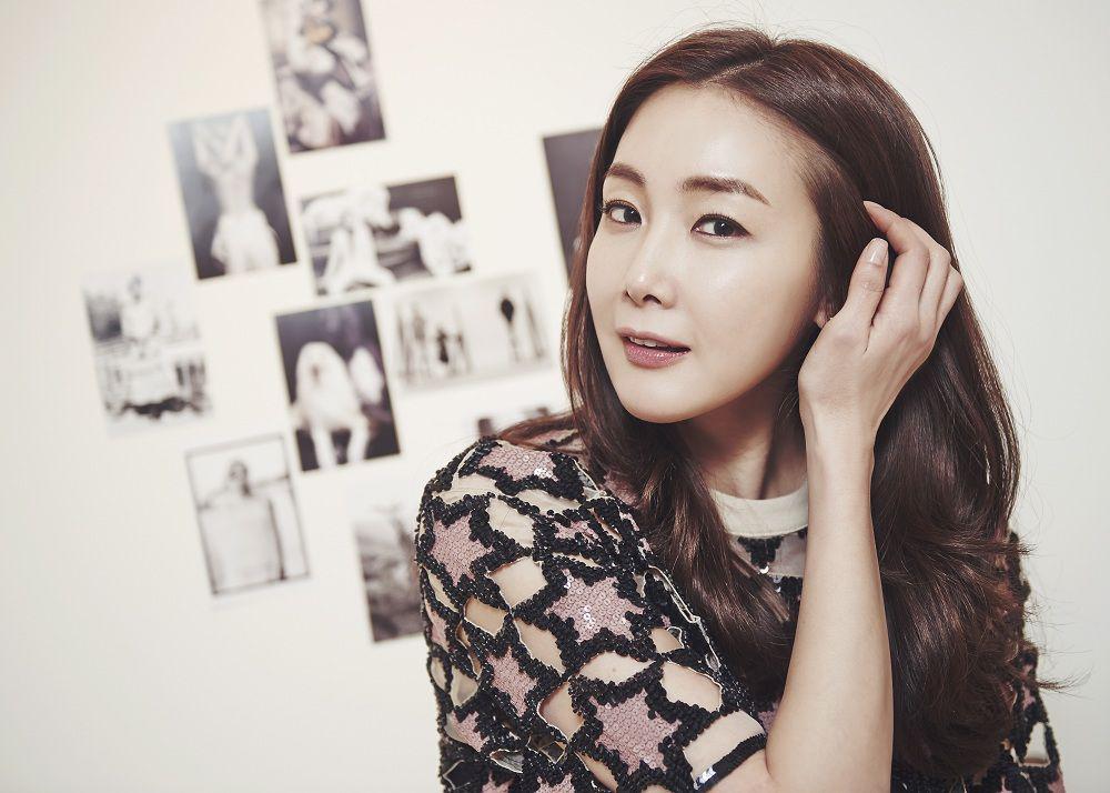 6 Artis Korea yang Melahirkan Anak Pertama di Usia 40an, Tangguh!