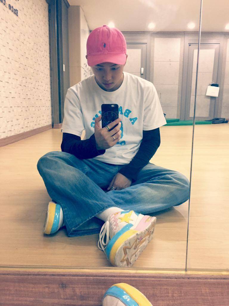 twitter.com/BTS_twt
