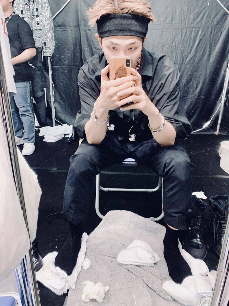 twitter.com/BTS_twt