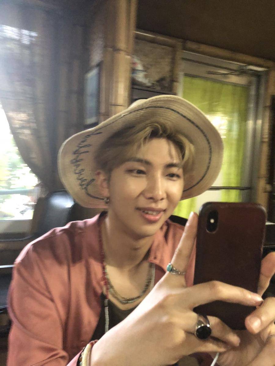 twitter.com/BTS_twt