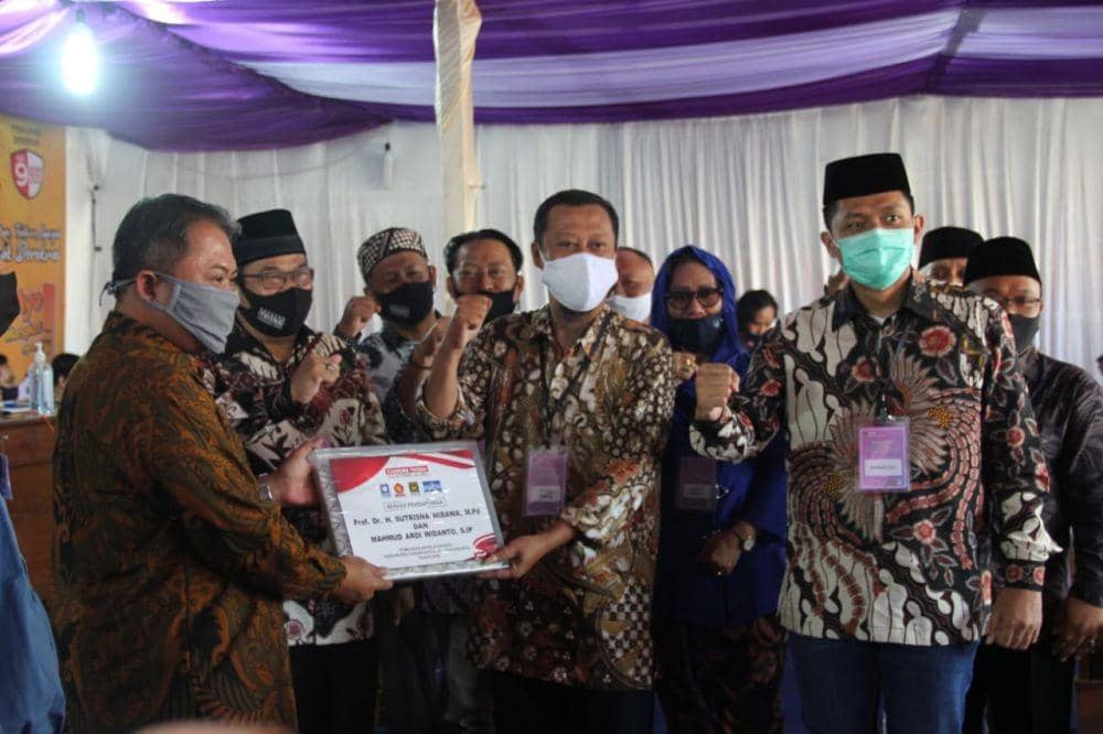 Resmi Mendaftar, Sutrisna-Ardi Targetkan Kemenangan 50 Persen Plus 1