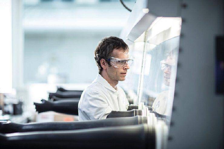 www.astrazeneca.com