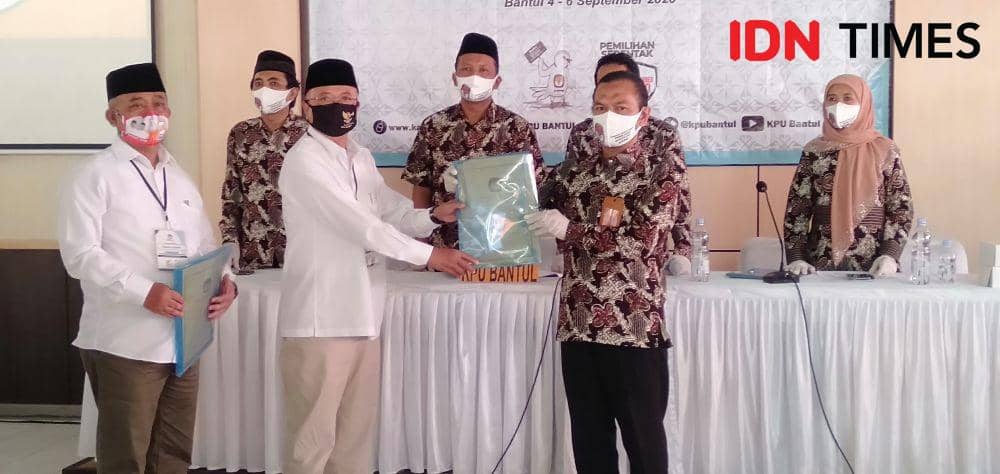 Pasangan Suharsono-Totok Sudarto mendaftar ke KPU Bantul. IDN Times/Daruwaskita