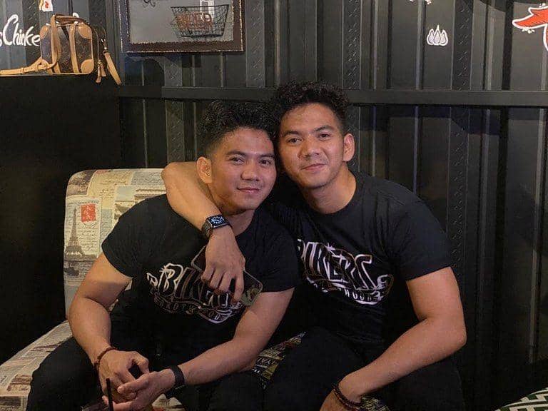 Bikin Pangling! 10 Foto Kompak Rizki dan Ridho dengan Rambut Keriting