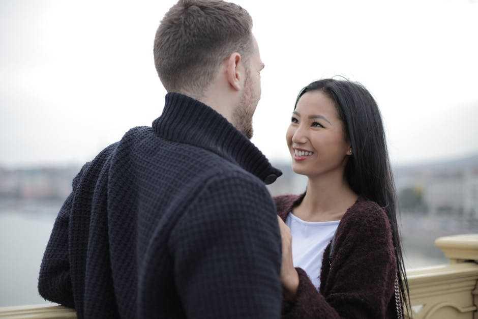 Bukan karena Dia Baik, 5 Sebab Kamu Mudah Baper dan Jatuh Cinta