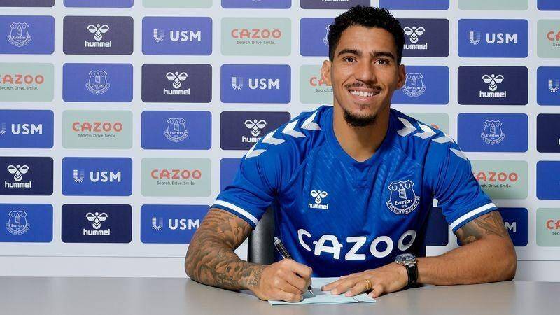 Everton mendapatkan gelandang tangguh milik Napoli, Allan. Twitter/@352football352