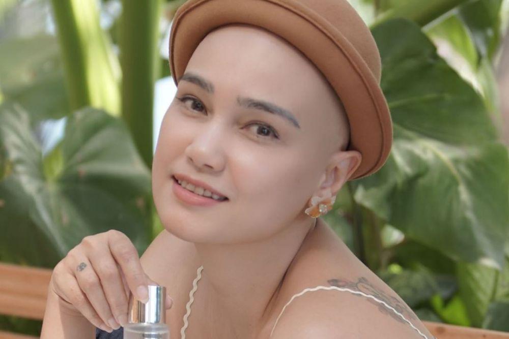 Tampil Menawan, 9 Pesona Terbaru Feby Febiola dengan Penutup Kepala