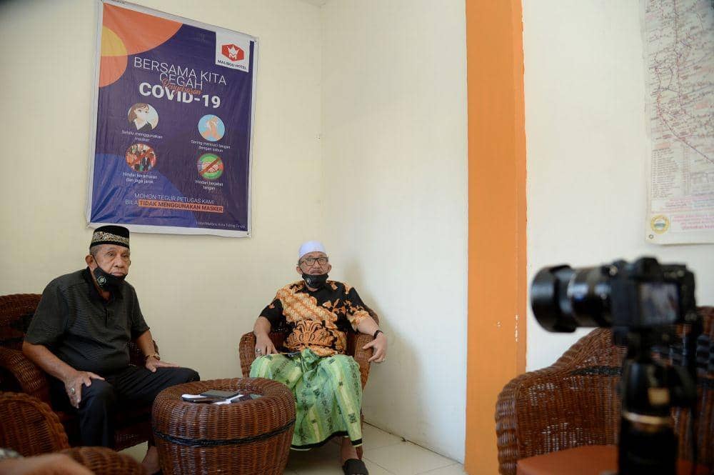 Ketua Dewan Hakim Musabaqah Tilawatil Quran (MTQ) ke-37 Sumatera Utara (Sumut) Yusuf Rekso bersama Ketua Pelaksana MTQ ke-37 Sumut Palid Muda Harahap saat Konferensi Pers pada Selasa sore (8/9), di Lobi Hotel Malibou Jalan Jenderal Sudirman, Kota Tebingtinggi. (Humas Sumut)