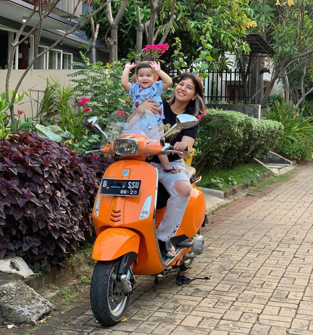 instagram.com/tya_ariestya