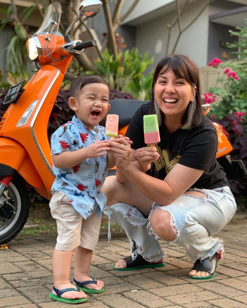 instagram.com/tya_ariestya