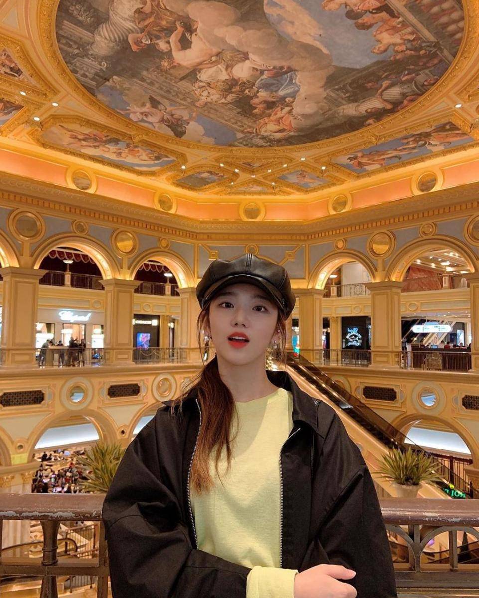 instagram.com/hyeweon__