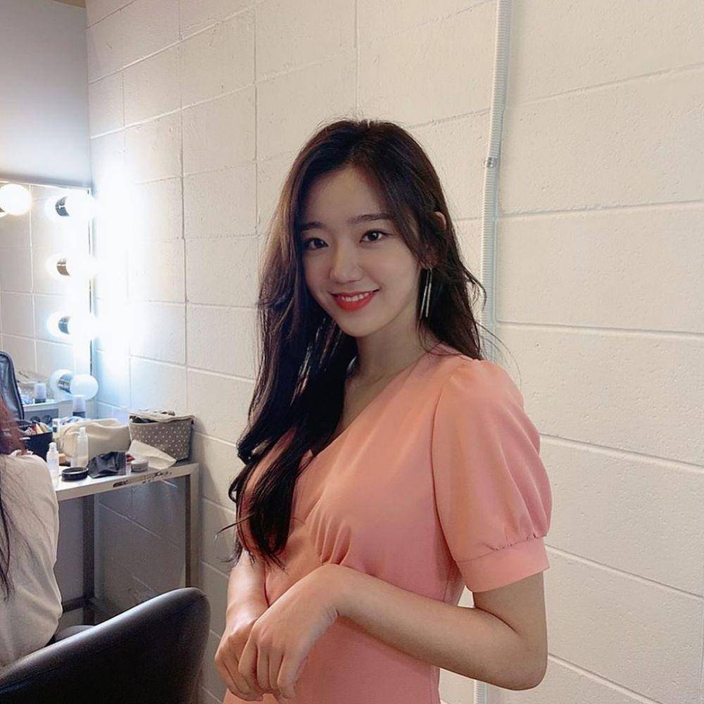 instagram.com/hyeweon__