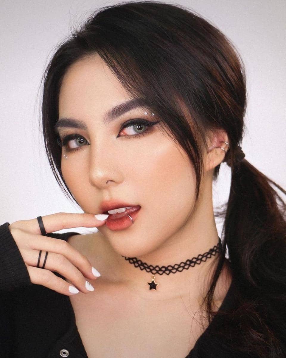 instagram.com/deviennaaa