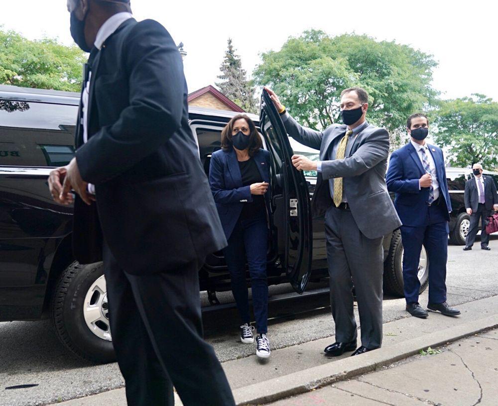Cawapres AS Kamala Harris Bertemu dengan Keluarga Jacob Blake