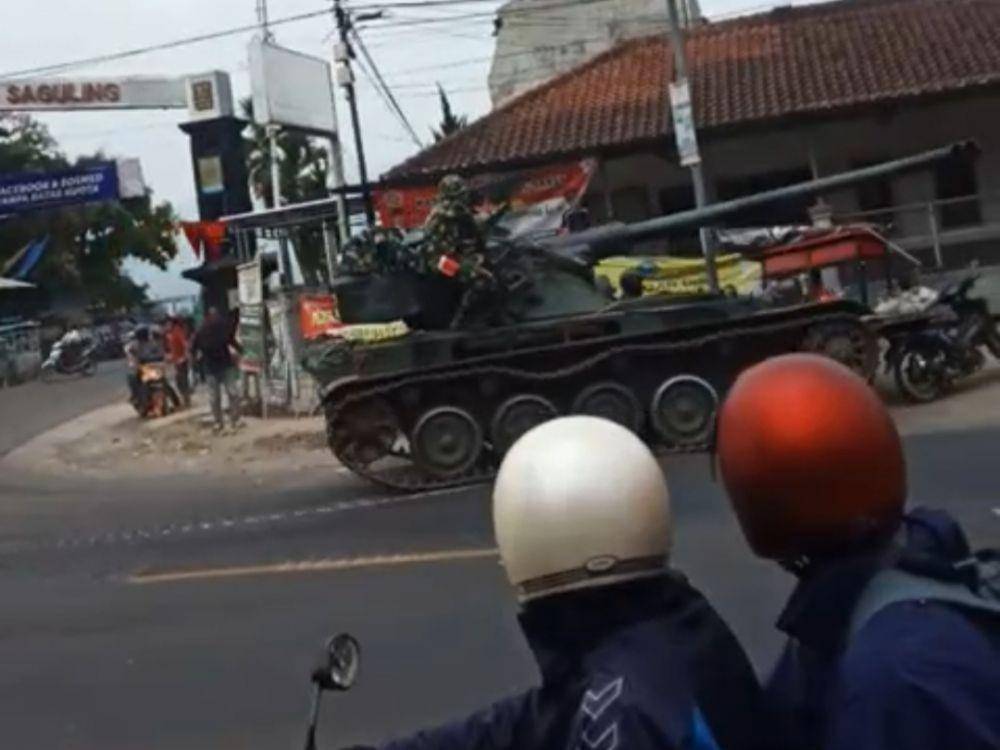 Tank baja milik TNI AD alami kecelakaan di Cipatat, KBB. (Dok. Istimewa)