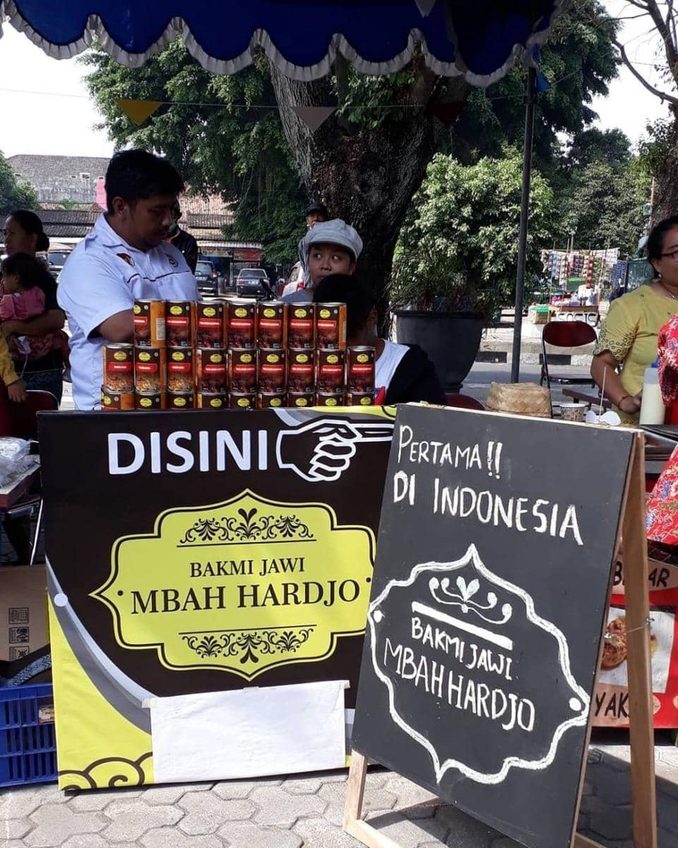 Bakmi Jawa Mbah Hardjo dikemas dalam kaleng. Instagram.com/bakmimbahhardjo