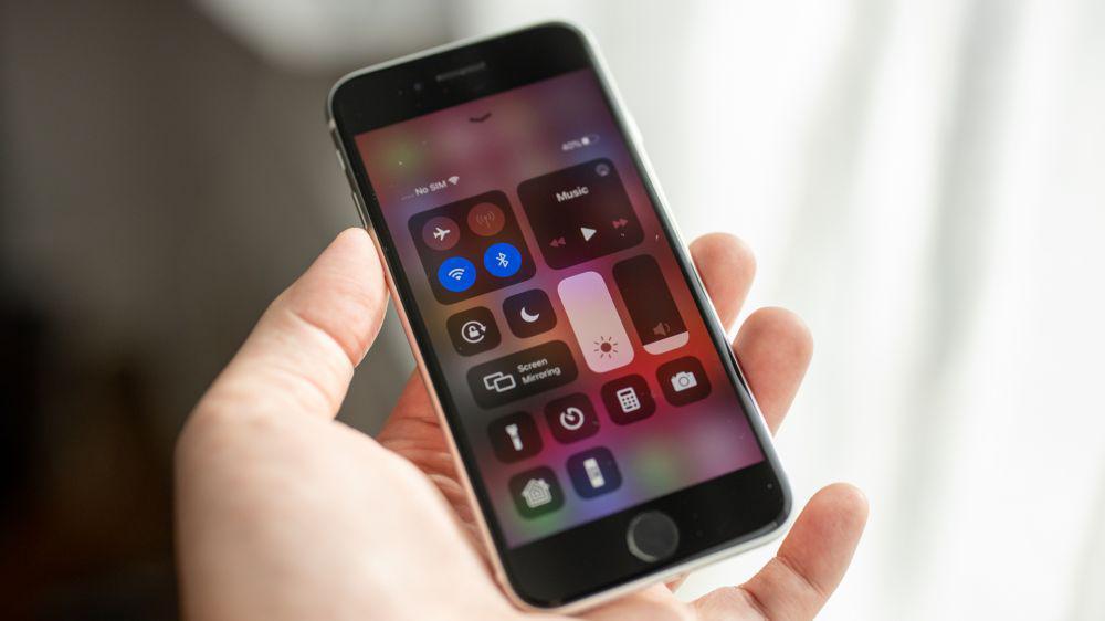 iPhone SE 2020 (ign.com)