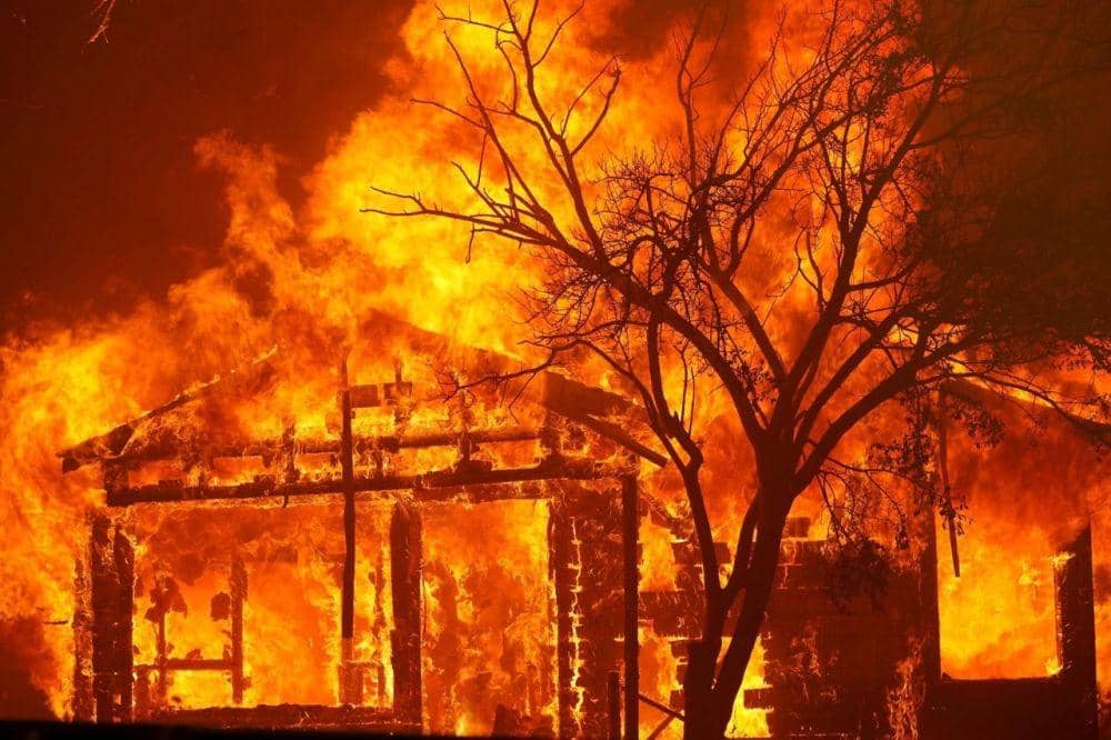 Ilustrasi kebakaran rumah di negara bagian California pada 19 Agustus 2020 (ANTARA FOTO/REUTERS/Stephen Lam)