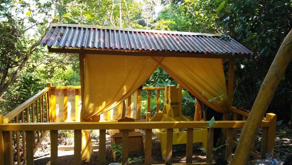 Sebuah makam di Pulau Temajo, Kabupaten Mempawah, Kalimantan Barat, yang dipercaya sebagai tempat peristirahatan terakhir I Fatimah Daeng Takontu, perempuan pejuang asal Gowa. (Dok. Istimewa - Facebook.com/Mulia Mulia)