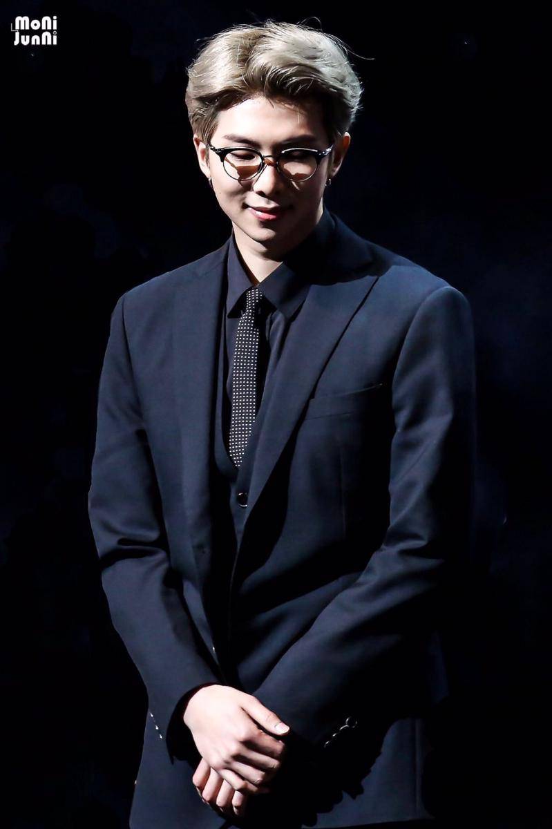 twitter.com/MoNiJunNi
