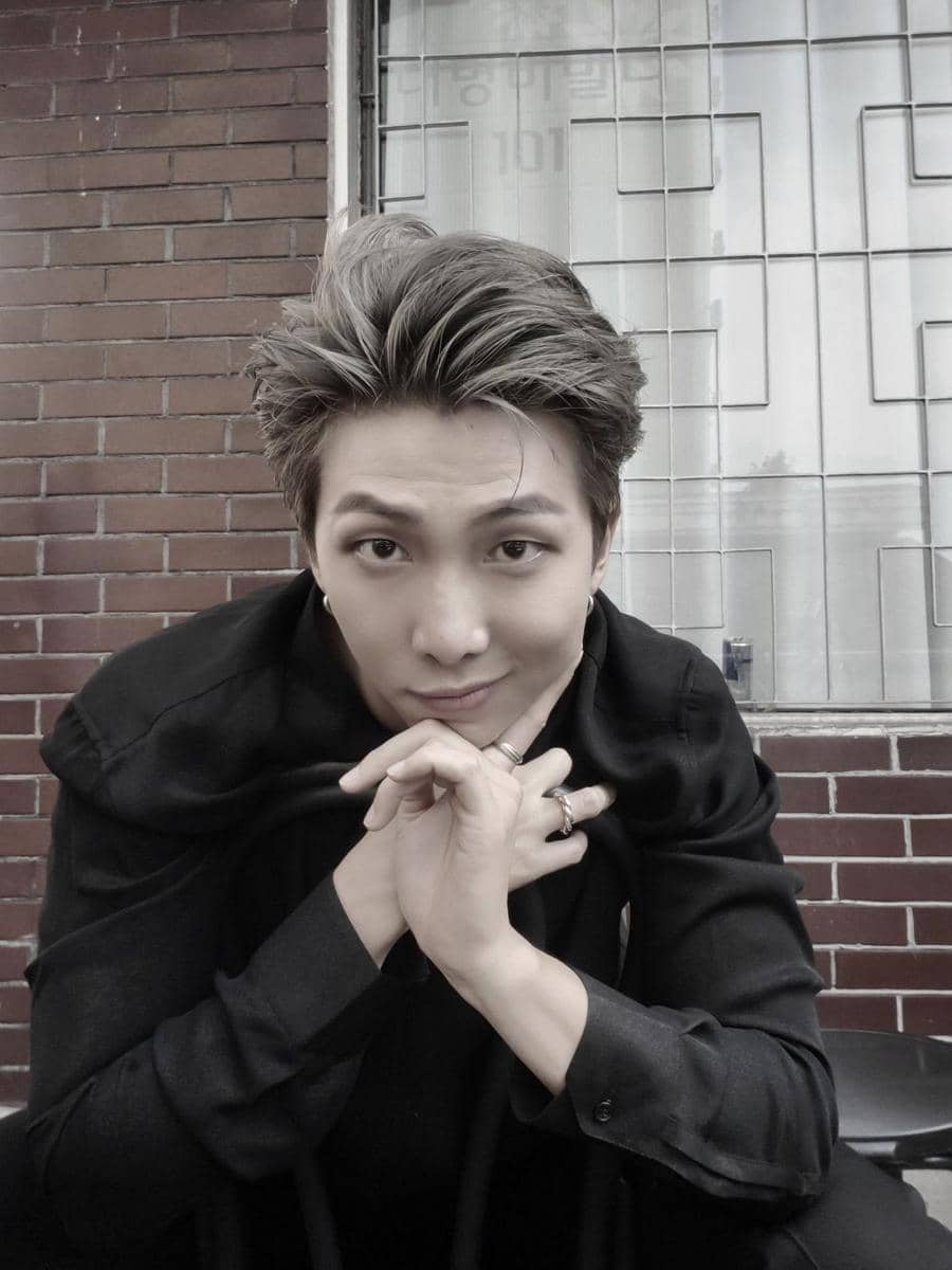 twitter.com/BTS_twt