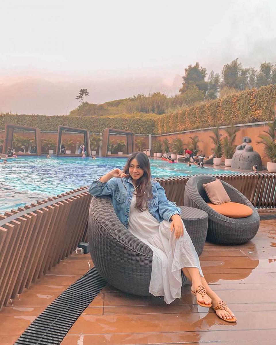 Hamil Anak Ketiga, 10 Potret Memesona Ayu Anjani dengan Baby Bump