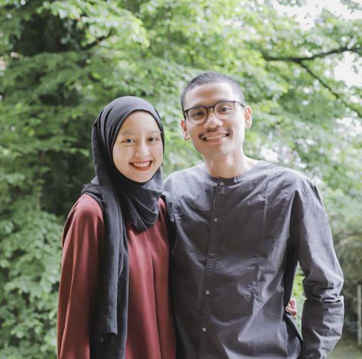 Rentang Kisah Jadi Film Favorit, 10 Foto Mesra Gita Savitri dan Suami