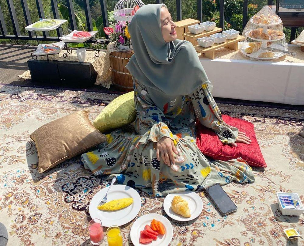 Senyum Bahagia, 5 Potret Laudya Cynthia Bella Staycation di Bandung