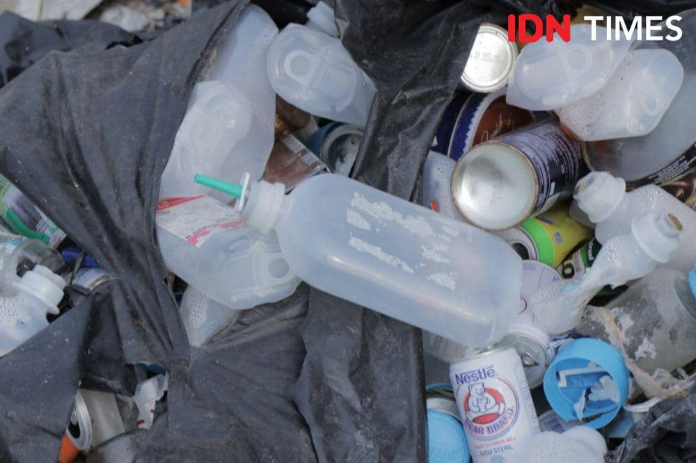 Sampah Medis di TPST Bantar Gebang (IDN Times/Reynaldy Wiranata)