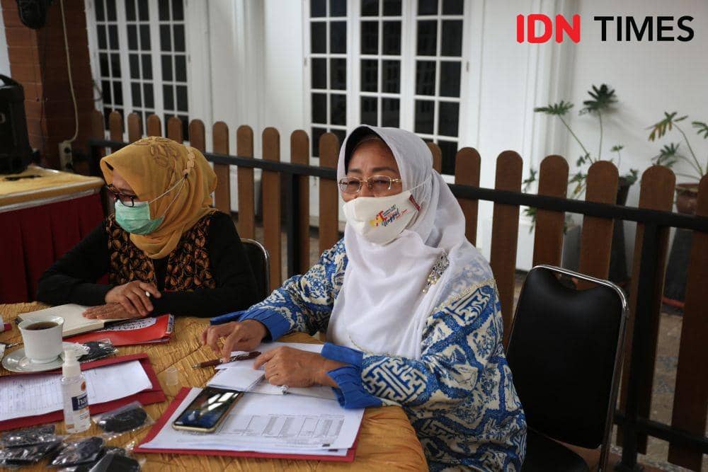 Wartawati Nasrul Abit (Kanan Jiulbab Putih). IDN Times/Andri NH