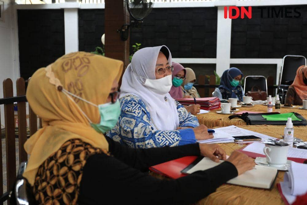 Wartawati Nasrul Abit (Kanan Jiulbab Putih). IDN Times/Andri NH