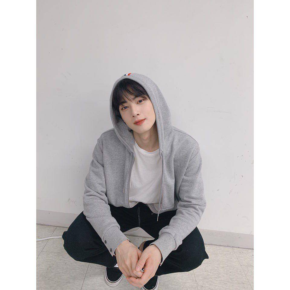 Cha Eun Woo (instagram.com/eunwo.o_c)