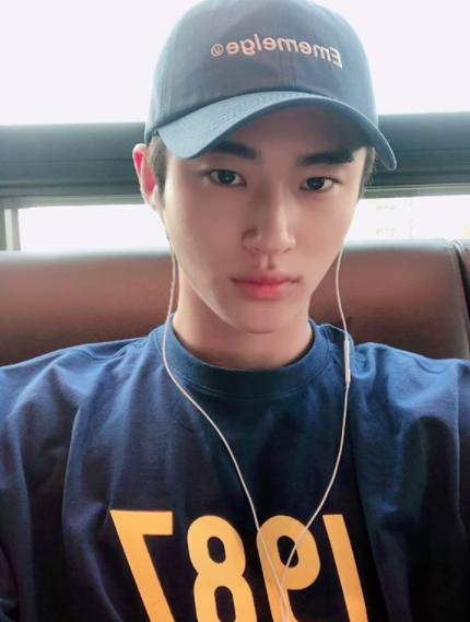 instagram.com/byeonwooseok