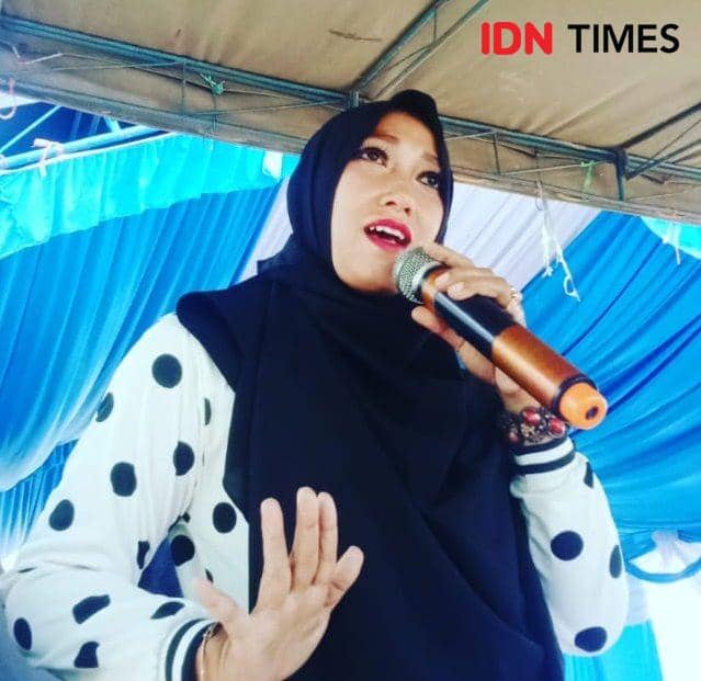 Iin biduan asal PPU ketika manggung sebelum pandemik COVID-19 (IDN Times/Istimewa)