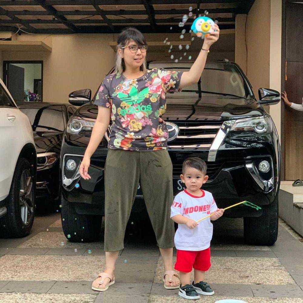 Instagram.com/tya_ariestya