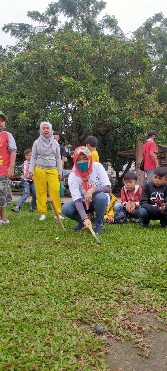 Beberapa permainan yang digelar komunitas KPOTI ditanah lapang merdeka binjai (IDN Times/ Bambang Suhandoko)