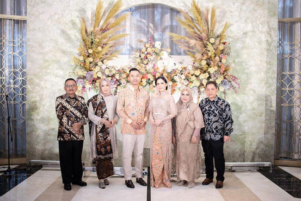 11 Potret Mewah Pertunangan Sally Adelia 'Girl Squad' dan Bayu Murti