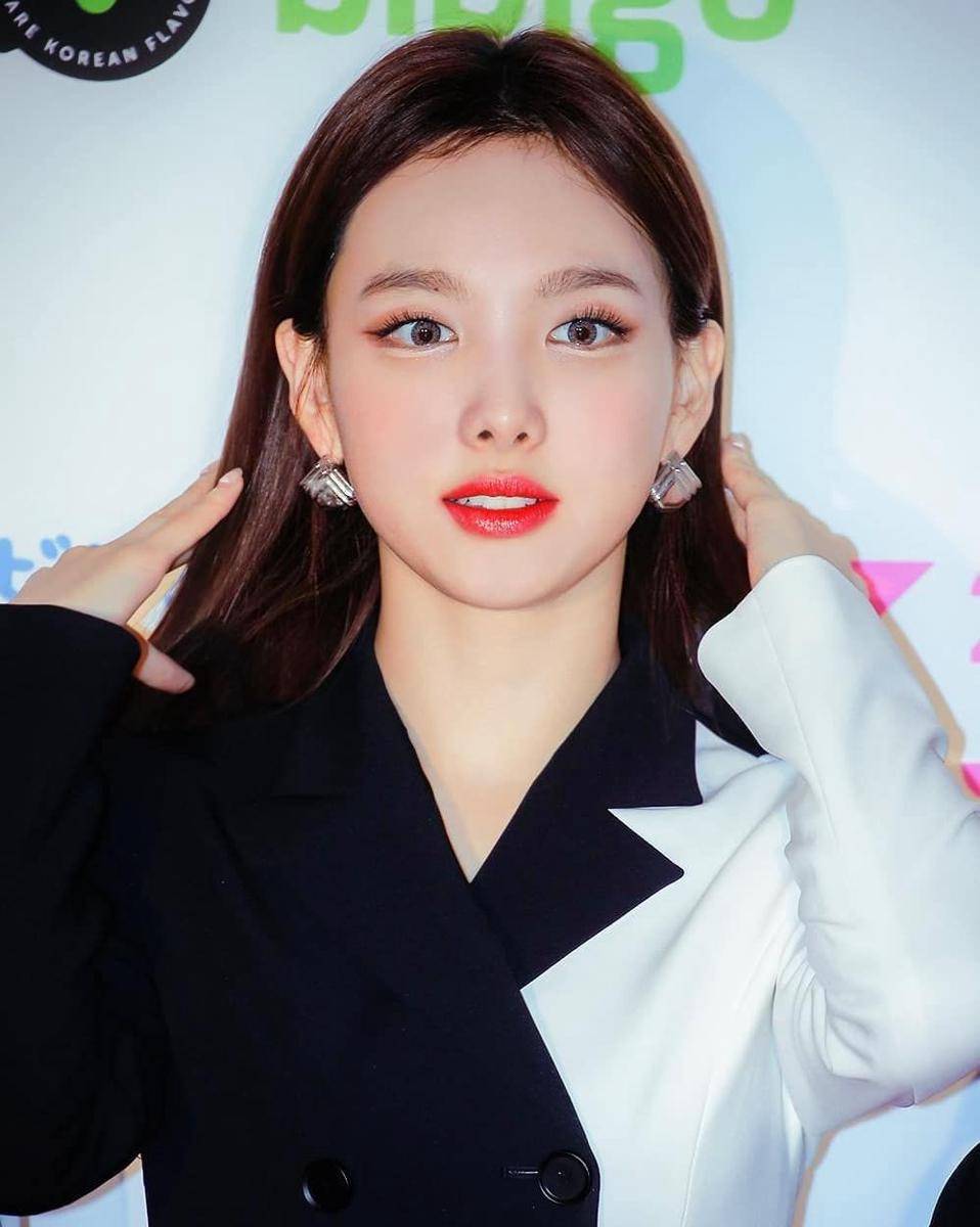 instagram.com/twnayeon