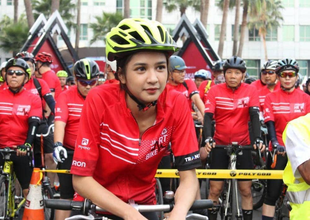 10 Potret Mikha Tambayong Saat Berolahraga, Tetap Fit di Usia 26 Tahun