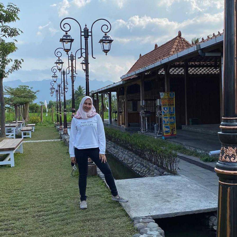Instagram.com/deswitamaharani80