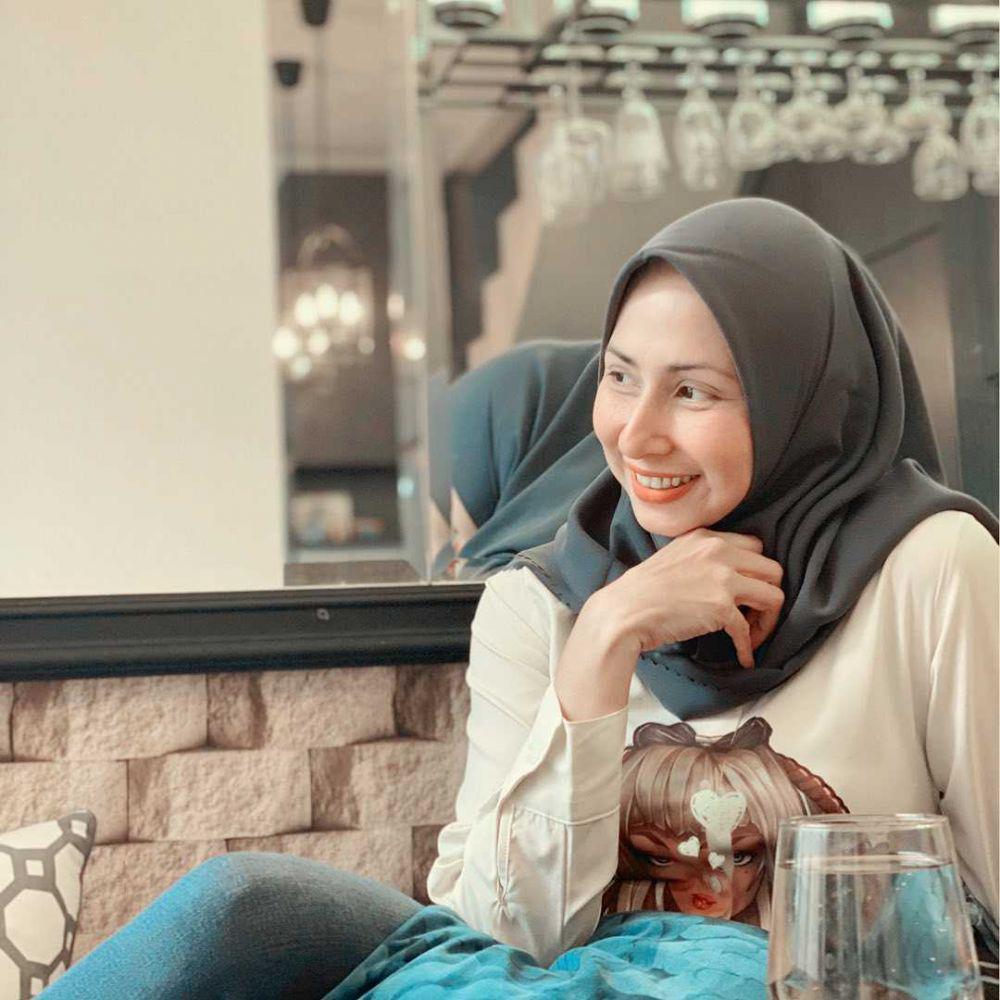 10 Potret Terkini Deswita Maharani, Awet Muda di Usia Hampir 40 Tahun!