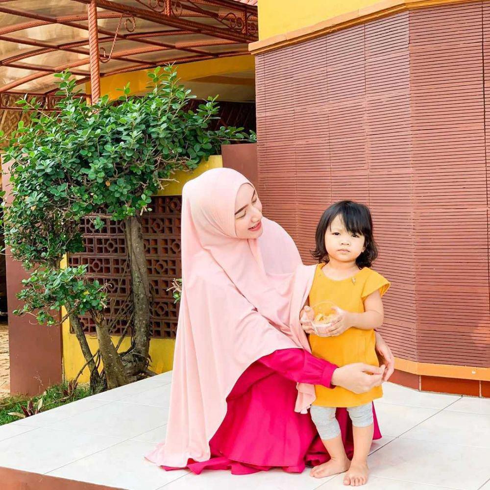 10 Potret Nabila, Putri Bungsu Indri Giana yang Imutnya Kebangetan!