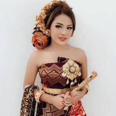 Instagram.com/Aurelie.hermansyah/