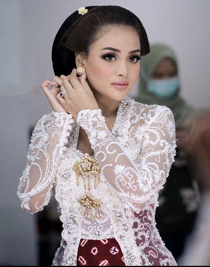 Instagram.com/Aurelie.hermansyah/
